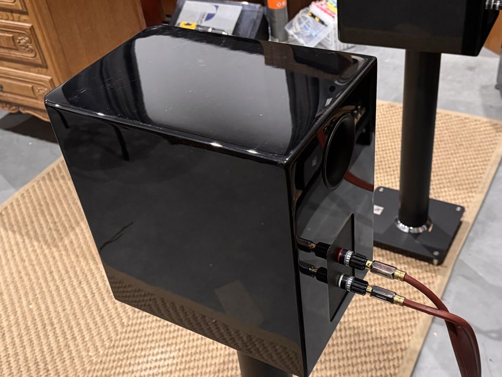 Kolumny podatawkowe DIY na bazie przetwornikow Accuton piano lakier