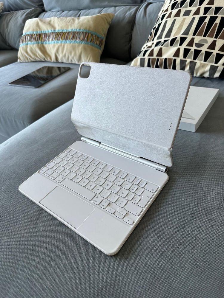 iPad Pro 11” + Magic Keyboard + Capa – Impecável