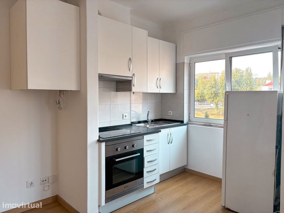 T1 Moderno E Renovado A 5 Minutos Da Praia De Paço De Arcos