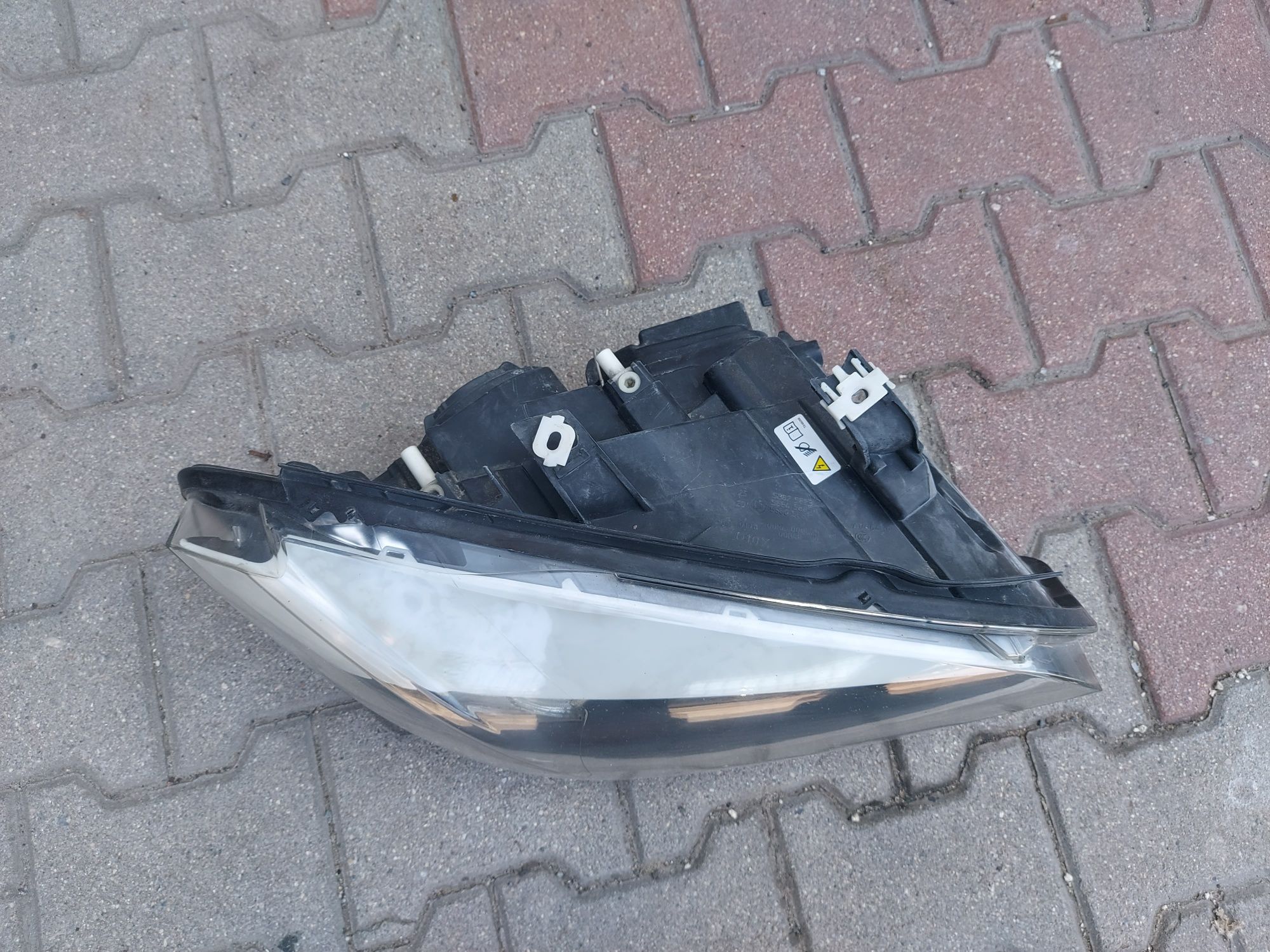 Lampa reflektor BMW X1 E84 xenon skrętna dynamic prawa EUROPA