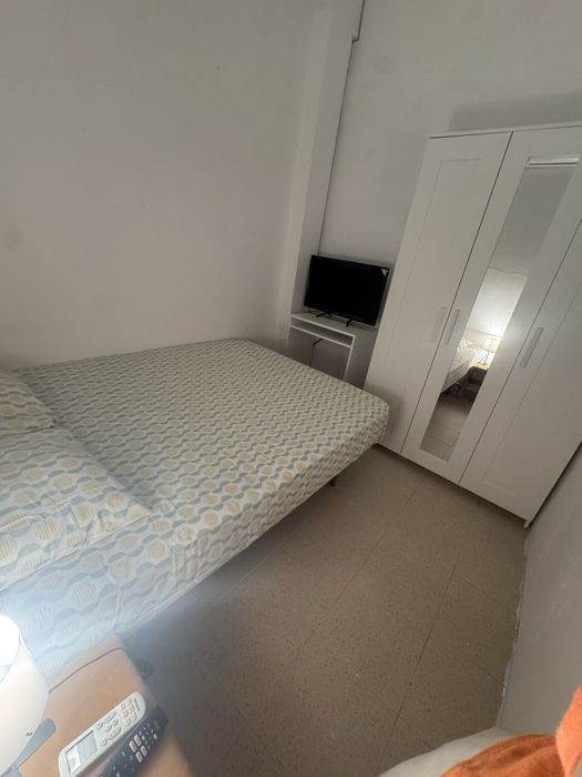 Alugo quarto casal ou solteiro