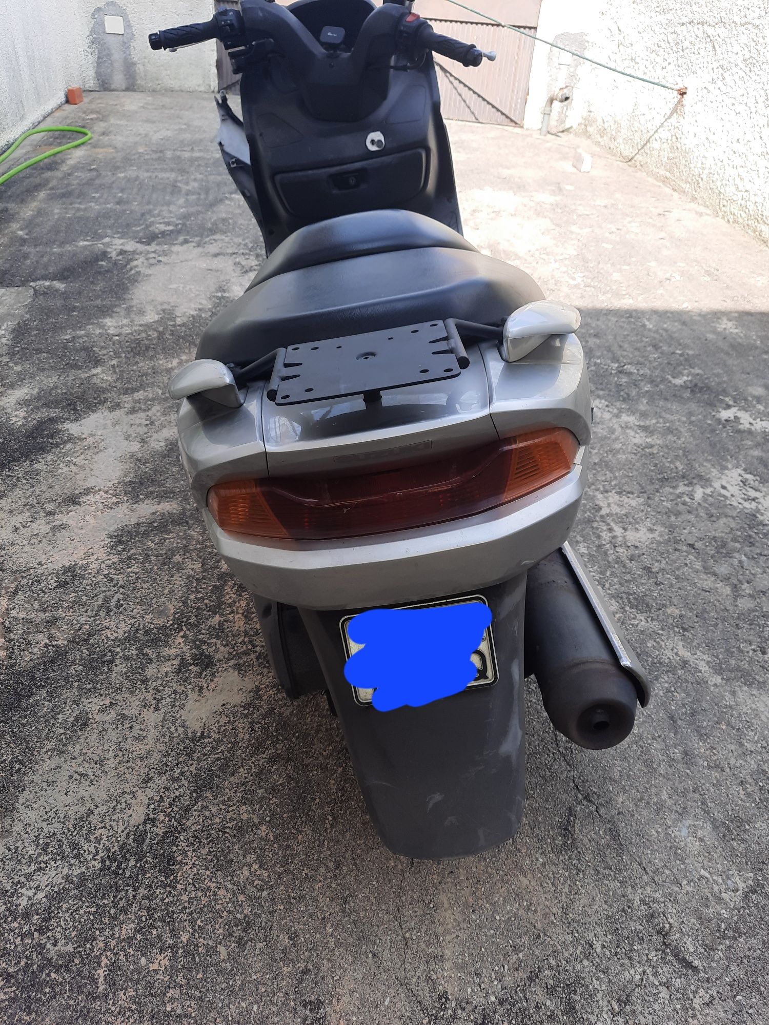 Vendo Suzuki Burgman (UH125) de 02/2003 inteira ou para peças