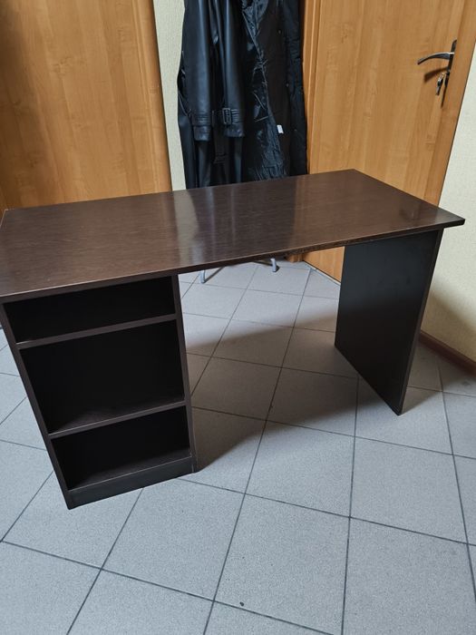 Продам стіл офісний / учбовий б/у колір венге