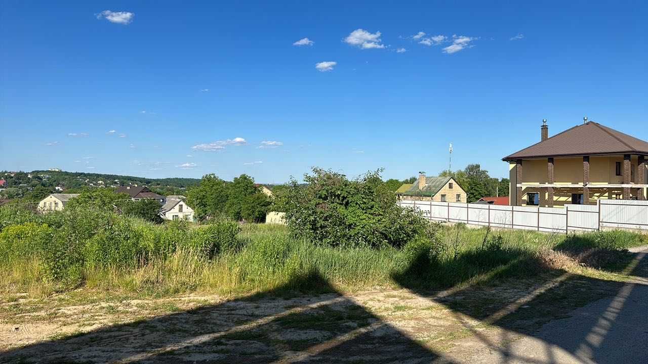 Продаж ділянки 10 соток  під забудову. с.Хотів, вул.Молодіжна.