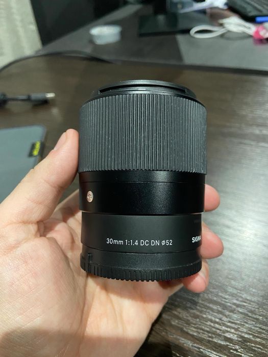 Продам обєктив Sigma 30 mm 1.4 sony e mount