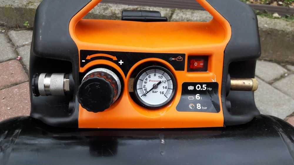 6 litrowy Przenośny Kompresor / Sprężarka bezolejowy Black&decker