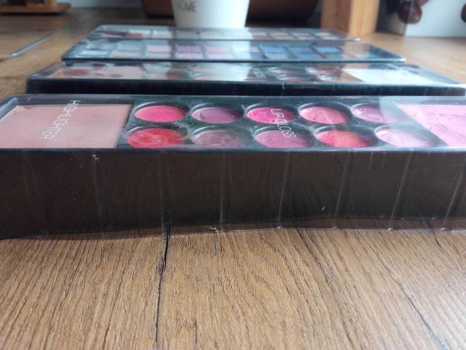 Paleta kosmetyków - 2 szt + 1 Free