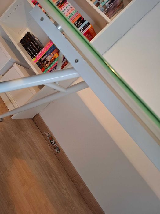 Secretária com tampo de vidro