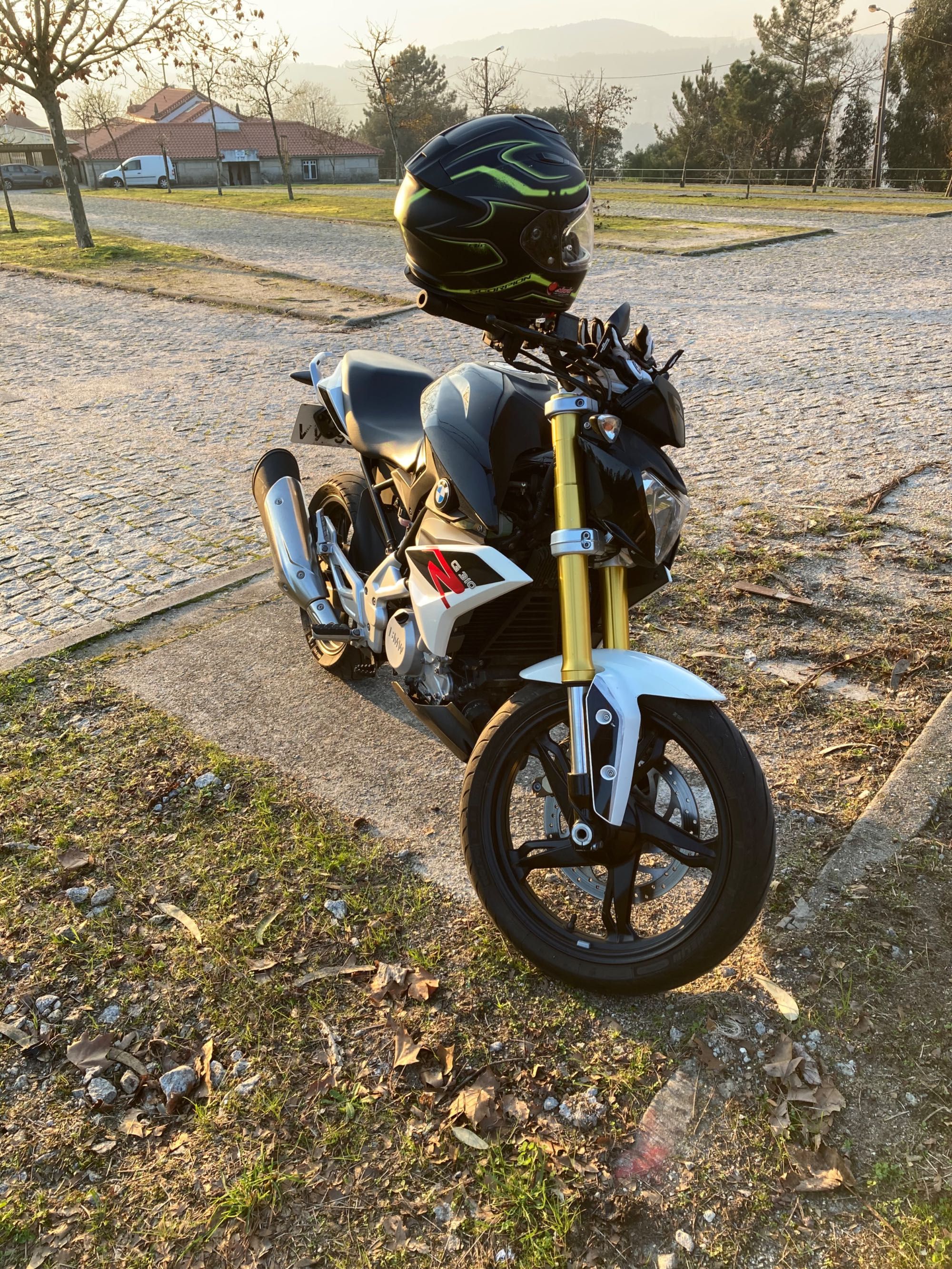 Moto BMW G310R. Impecável