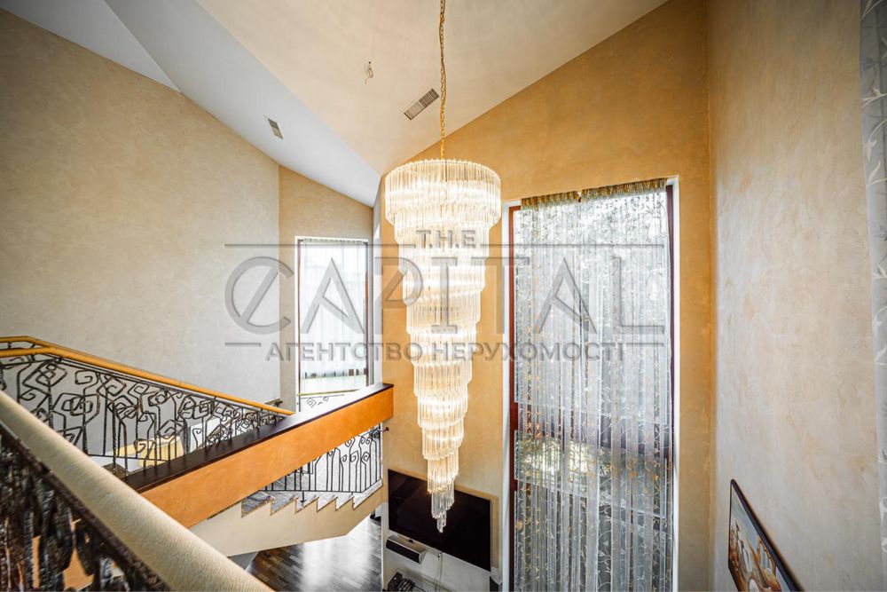 Оренда дизайнерського будинку 441m2 в КМ "Сонячна долина" с. Романкiв