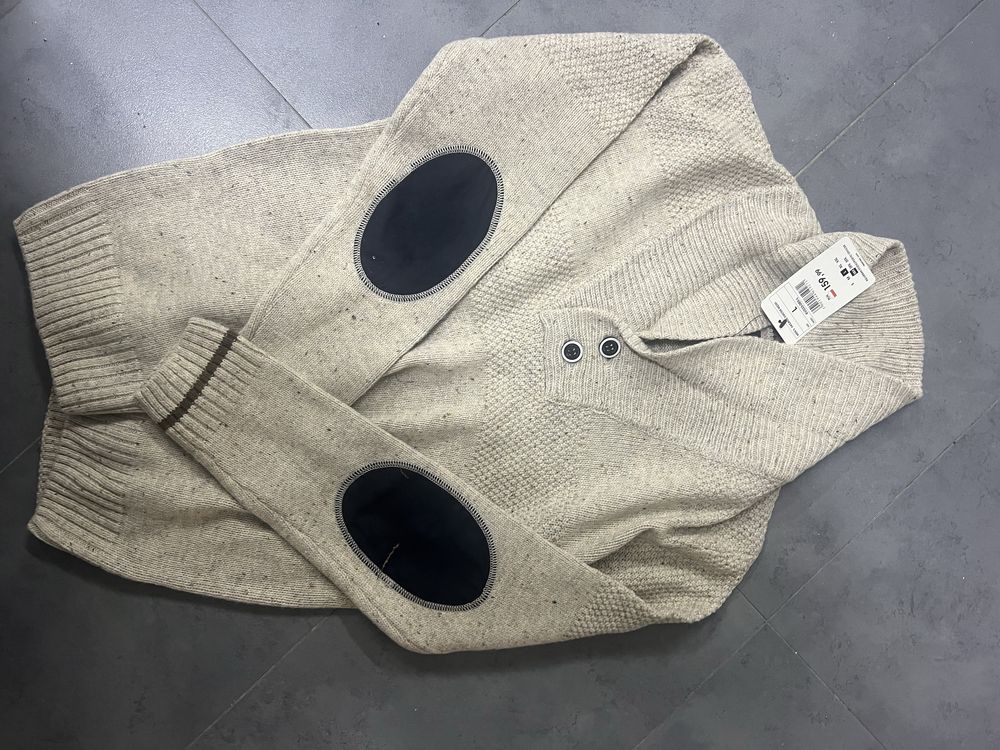 Sweter meski Reserved L-wady plamy od łat