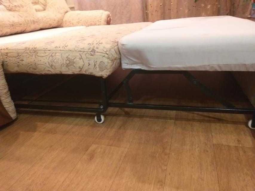 Мебель деревянная, диван и кресло, каркас из дерева, состояние хорошее