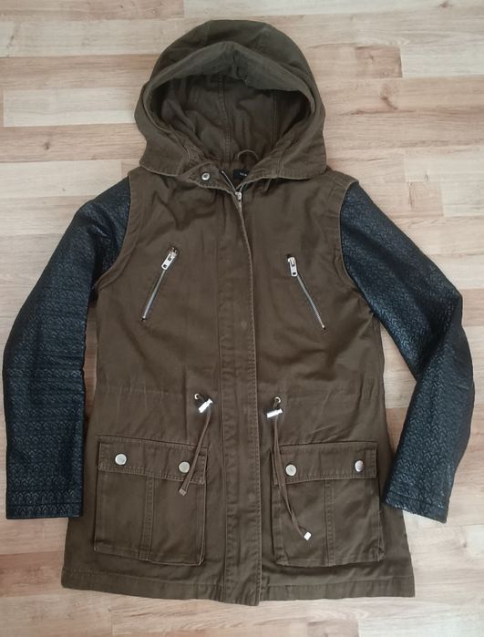 Kurtka jesienna z rękawami z eko skóry