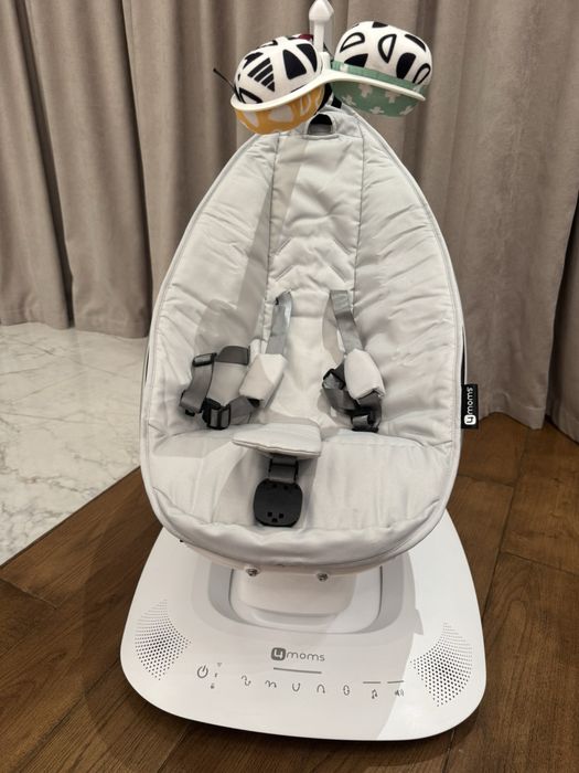 Ідеальне КРІСЛО-гойдалка 4MOMS MAMAROO5