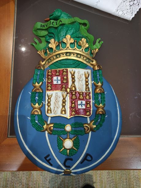Emblema F.C.Porto em madeira e em betão símbolo