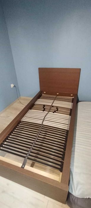 Łóżko IKEA MALM 210x90cm drewnianie ze stelażem i materacem.