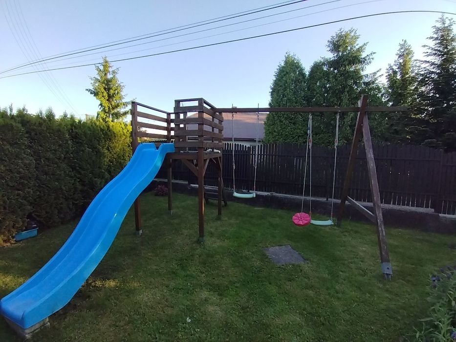 Drewniany plac zabaw