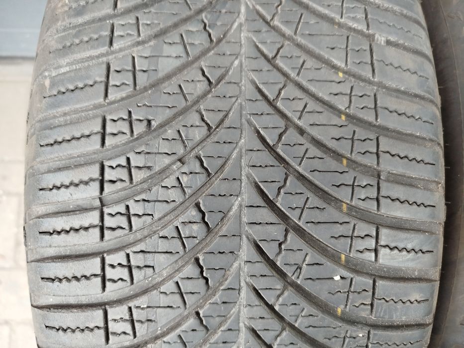 Opony całoroczne Goodyear 225/50R17