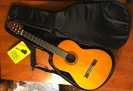 Gitara Yamaha CGX 101 z pokrowcem i śpiewnikiem