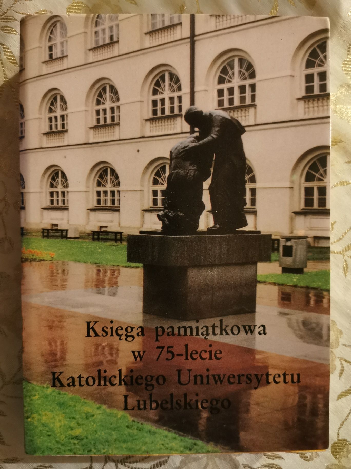 książka pamiątkowa w 75-lecie katolickiego Uniwersytetu Lubelskiego