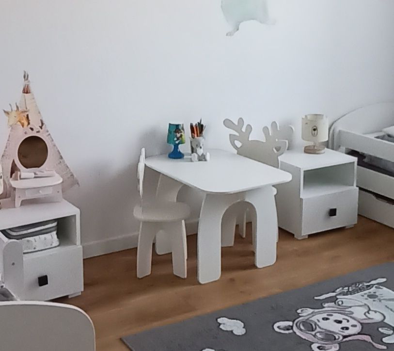 Stolik i dwa krzesełka dla dzieci