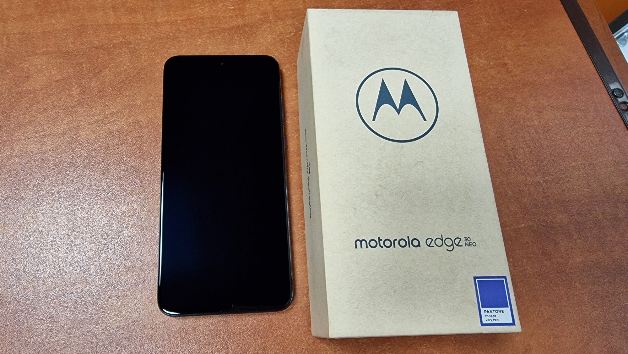 Motorola Edge 30 Neo Dual Sim 128GB/8GB RAM fioletowa, stan bdb