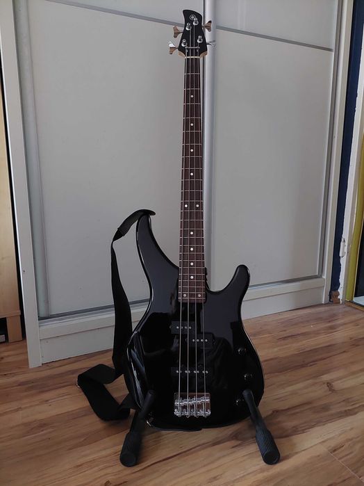 Gitara basowa Yamaha TRBX174 BL + case Thomann
