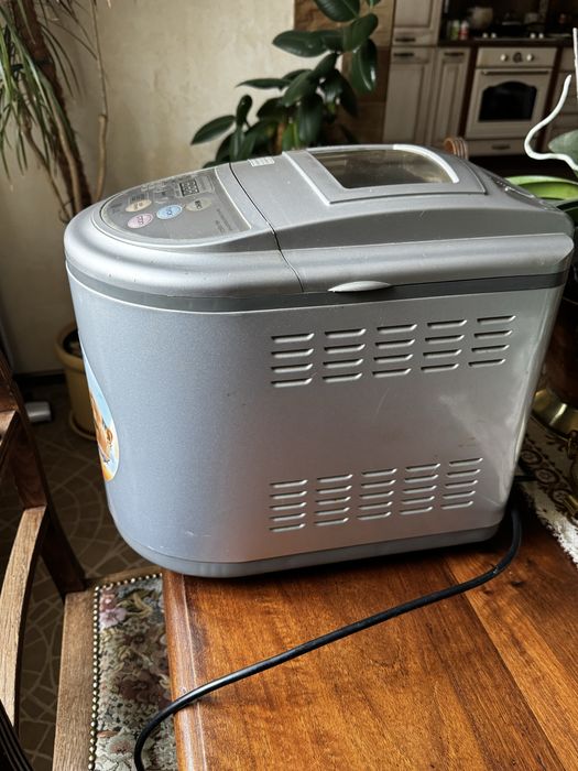 Хлібопічка LG з поваром