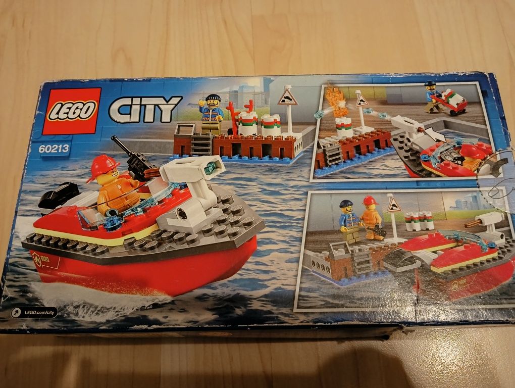 LEGO City pożar w dokach, łódź strażacka