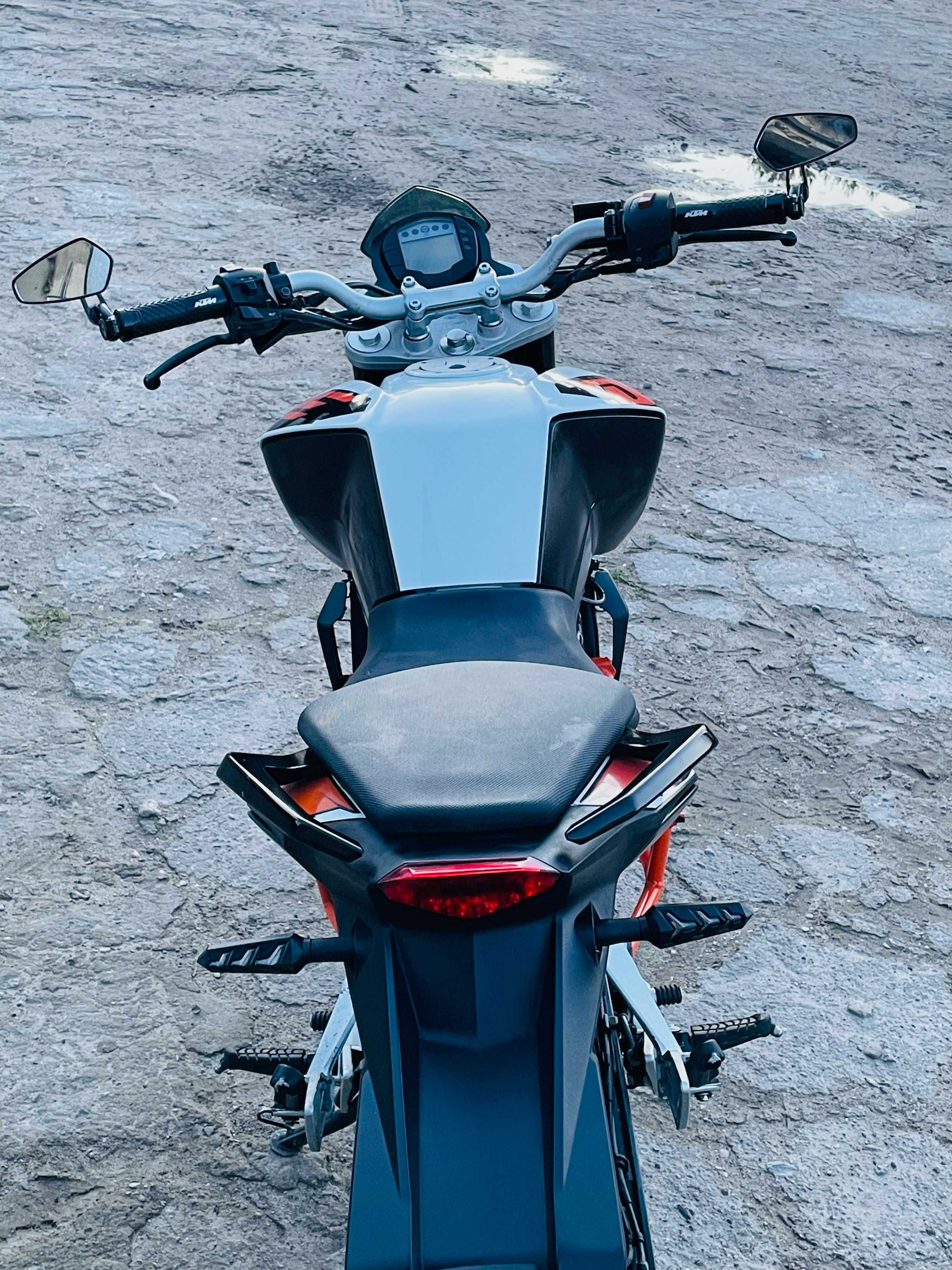 KTM duke  125 abs