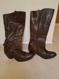 Botas estilo texano em pele