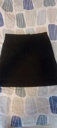 Spódnica czarna z małymi przednimi kieszeniami