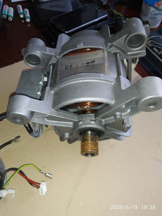 Двигатель от стиральной машины,рабочий.