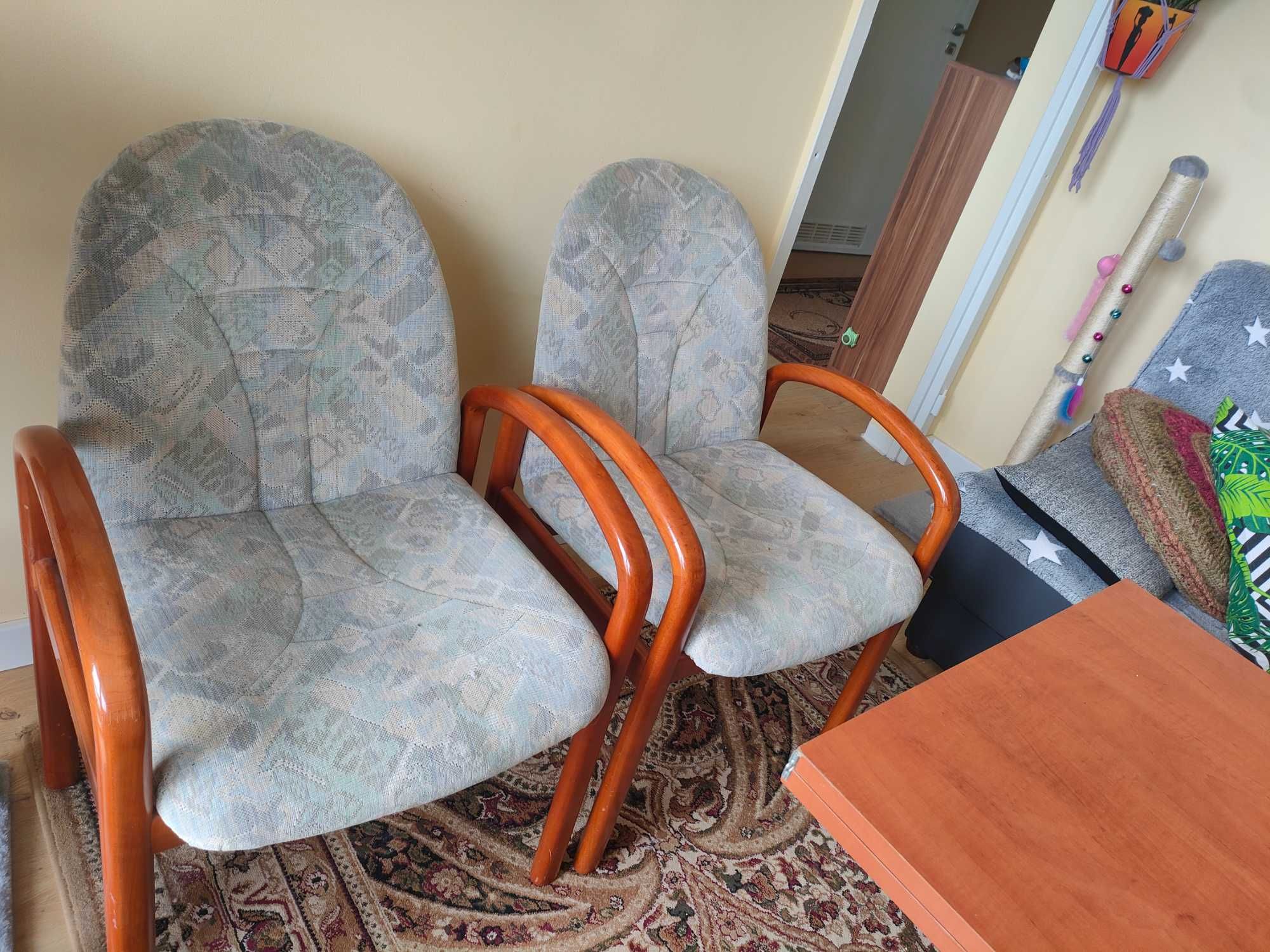 Krzesła używane do salonu