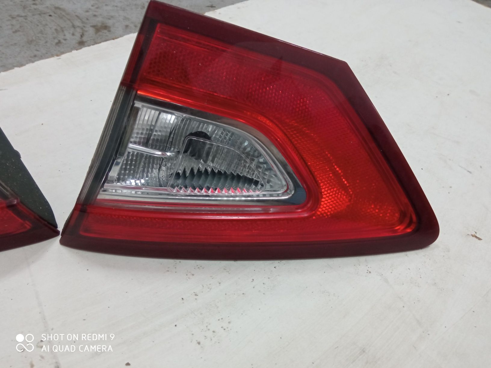 Lampa prawa i lewa w klapę Ford Mondeo MK5 Fusion sedan