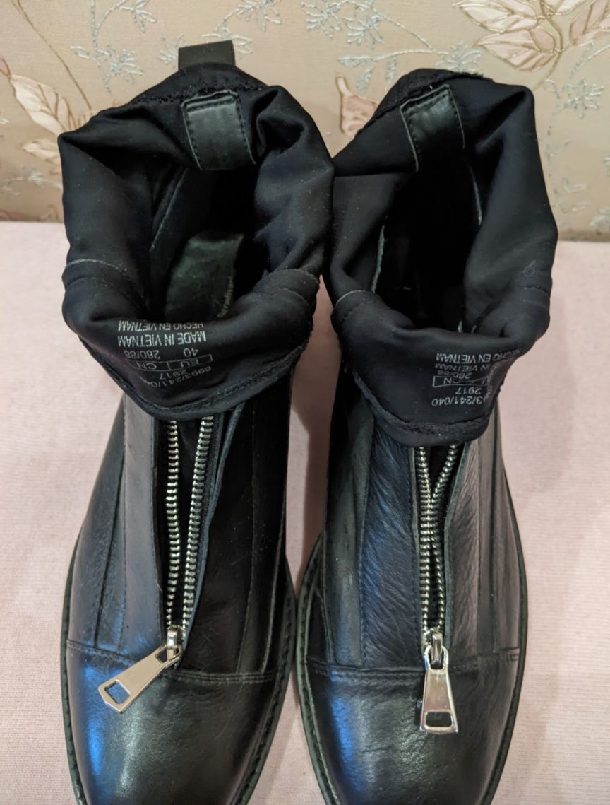 Продам новые кожаные  ботинки Stradivarius Испания , р.40