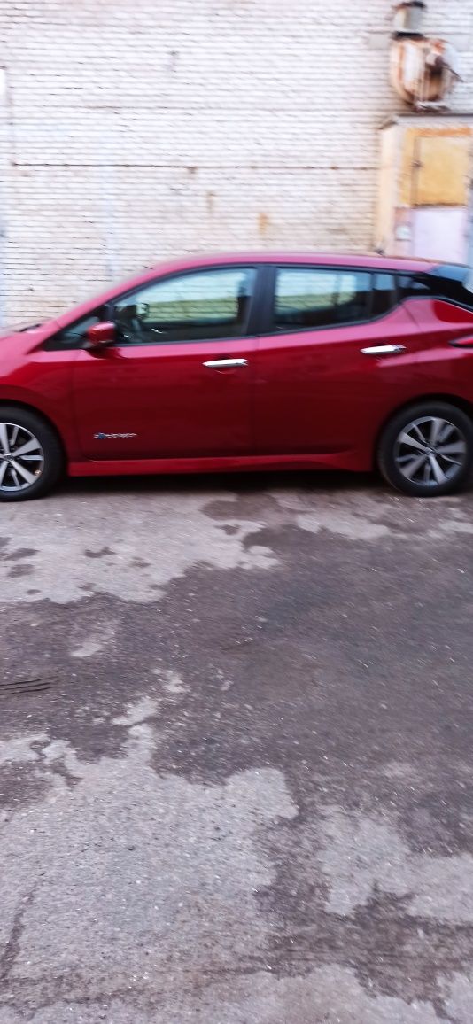 Продам Nissan leaf