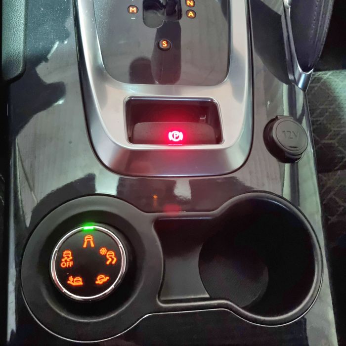 Пежо 3008 рік 2014  мотор 1.6 HDI