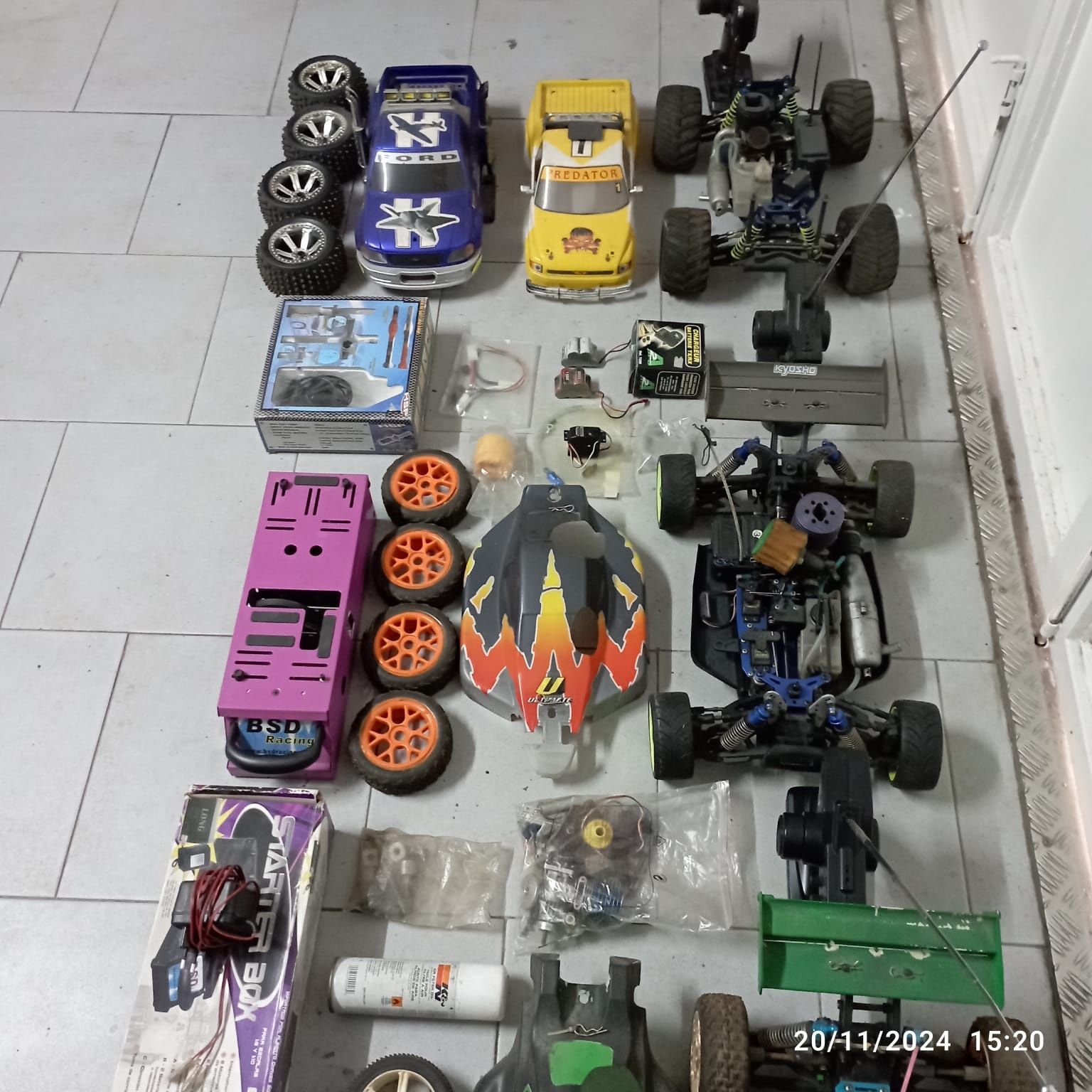 Conjunto de carros telecomandados a gasolina