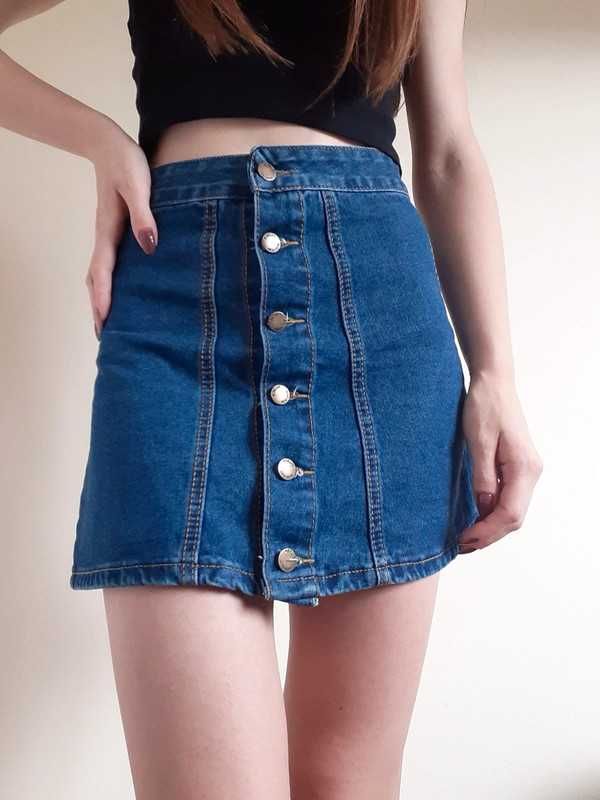 Jeansowa spódnica na guziki