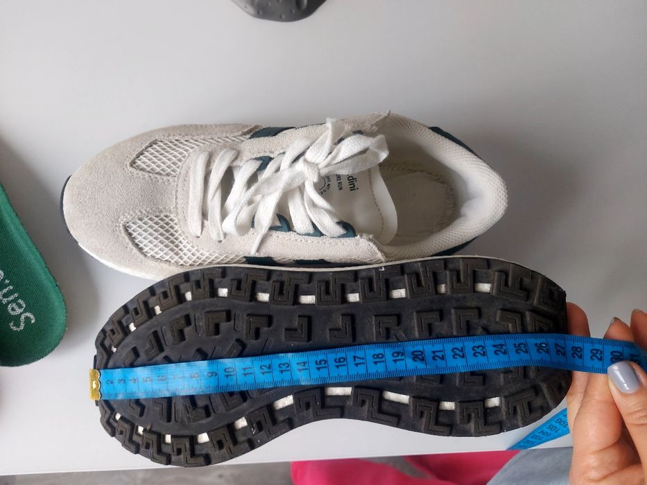 Кросівки чоловічі