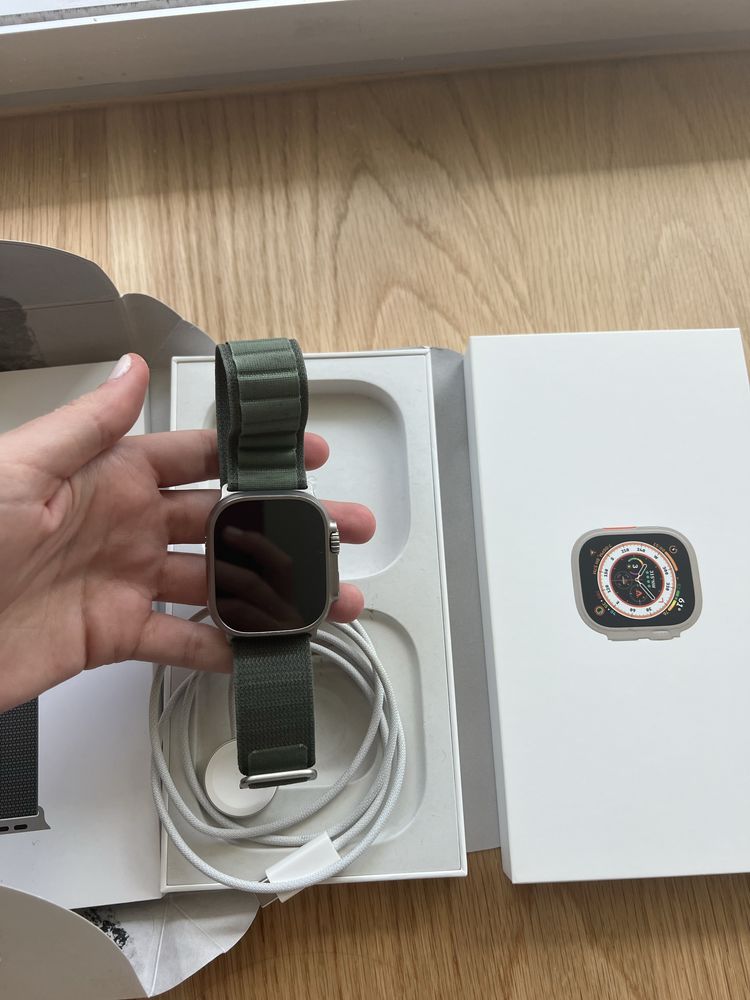 Apple Watch Ultra 49mm Titanium, Green Alpine Loop M