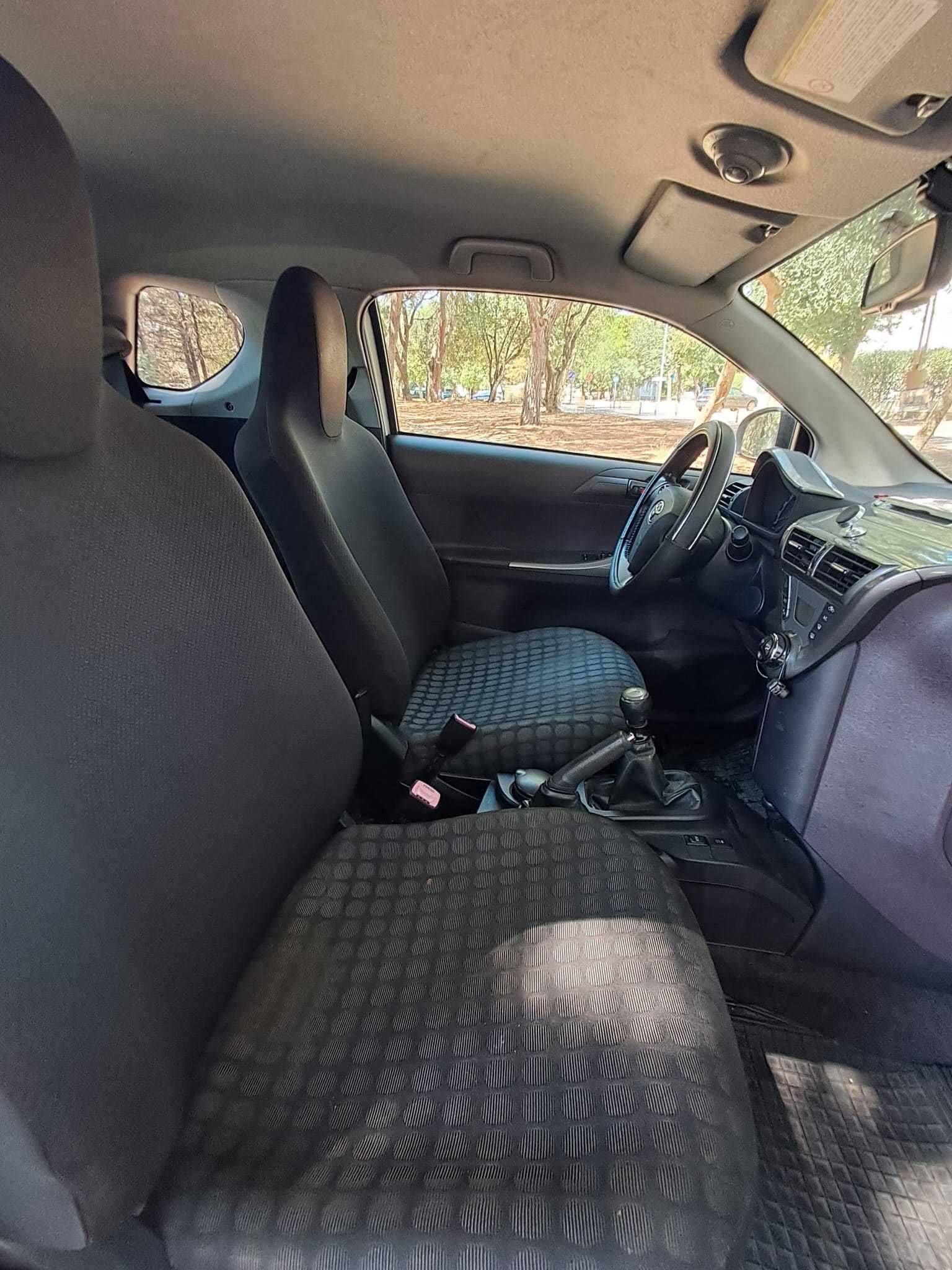 Vende-se Toyota IQ 1.0 Nacional de 2010 com 168 251 km