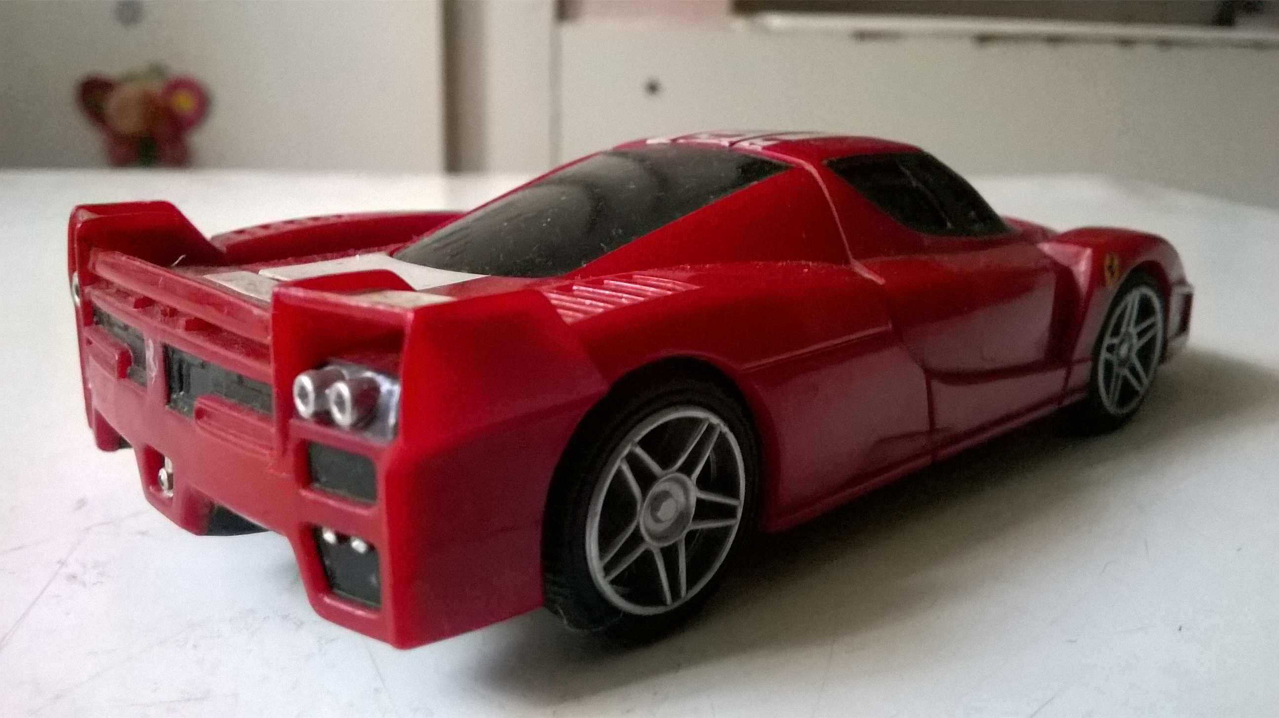 FERRARI FXX model metalowo-plastikowy; skala 1:38