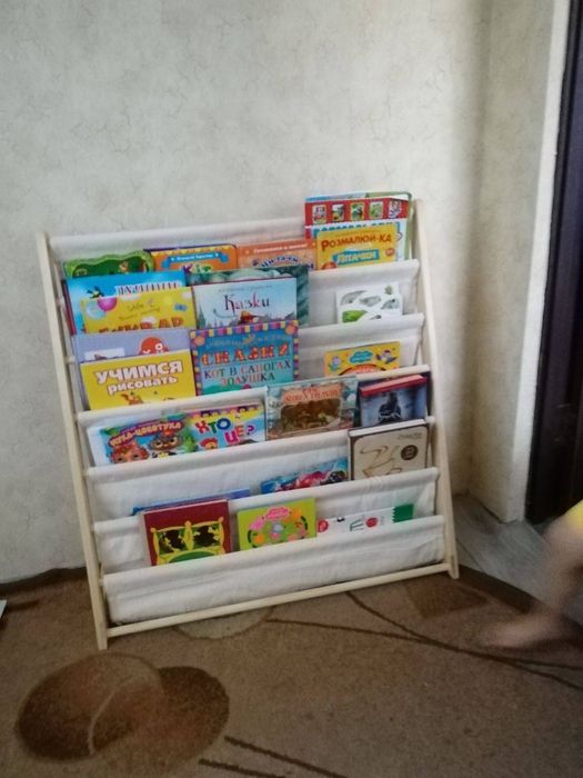 Книжкова полиця для дітей. Мотнссорі. Найкращій подарунок для дитини