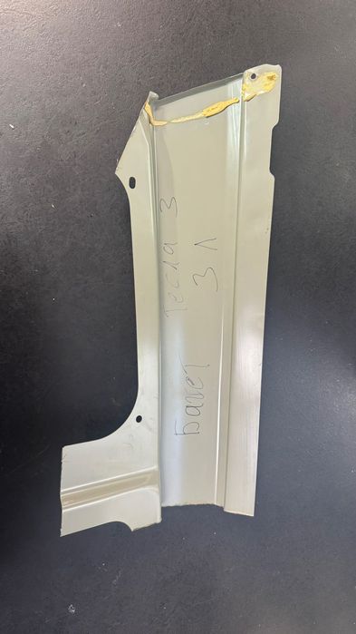 задній лівий багет пройома форточки та задн скла тесла 3 17-23