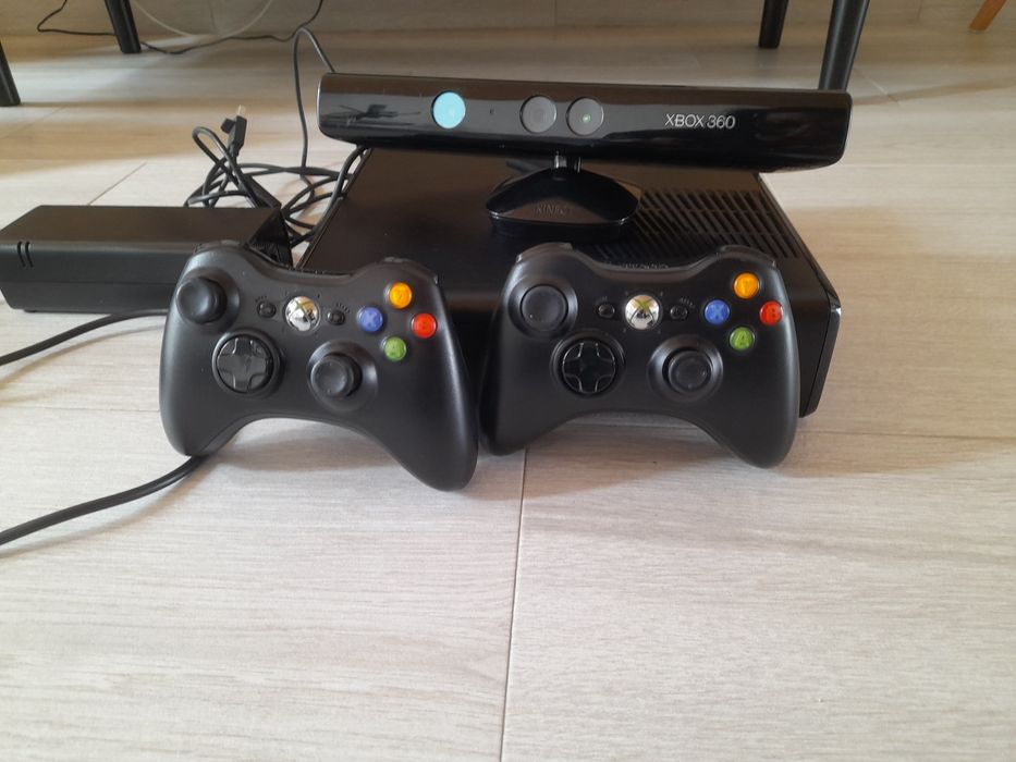 Vendo XBox 360 Nintendo desbloqueada  2 comandos e kinect