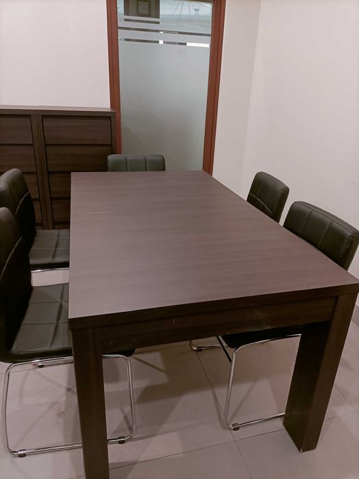 Stół konferencyjny