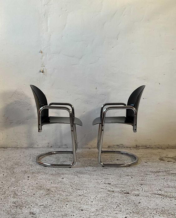 B&B Italia krzesła Dialogo Afra i Tobia Scarpa lata 70 vintage design