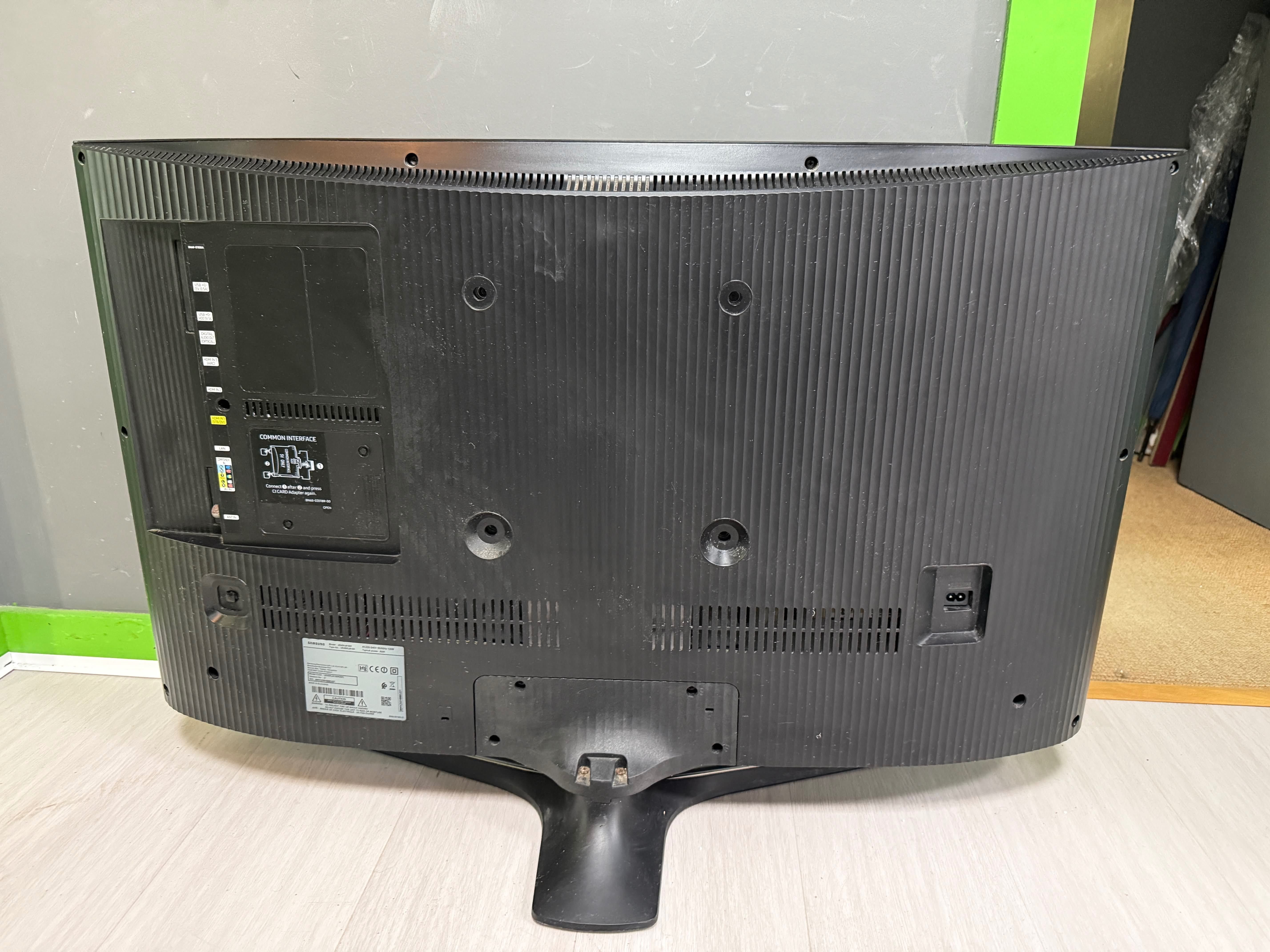TV Samsung UE40KU6100K para REPARAR
